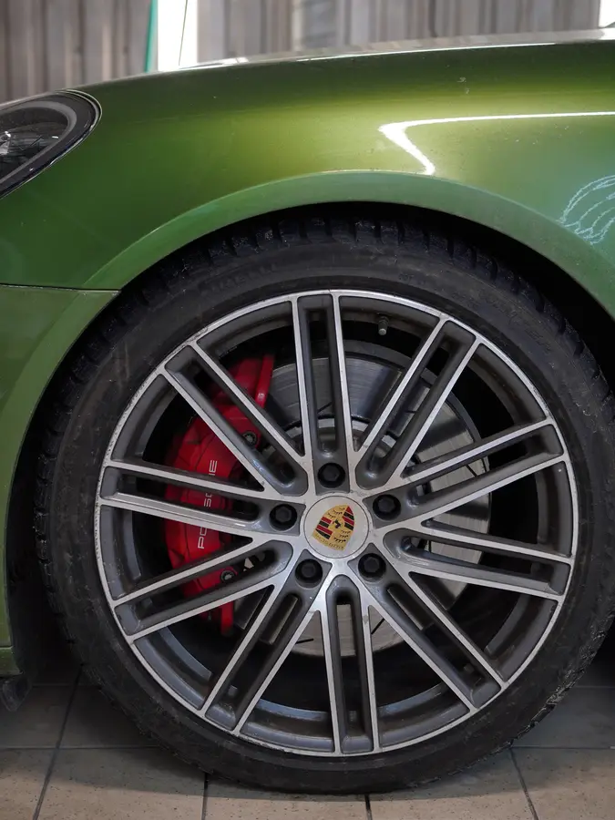 Porsche ratlankis ir stabdžių apkaba po keraminės dangos