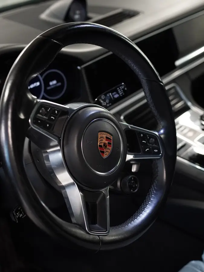 Porsche salono vairas ir prietaisų skydelis po valymo