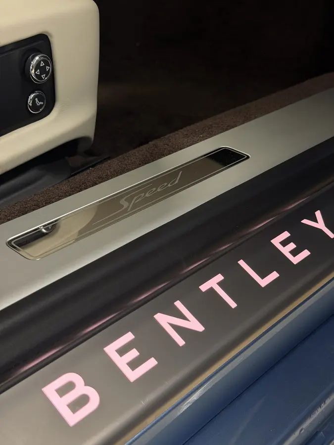 Bentley slenkstis po detailing paslaugų