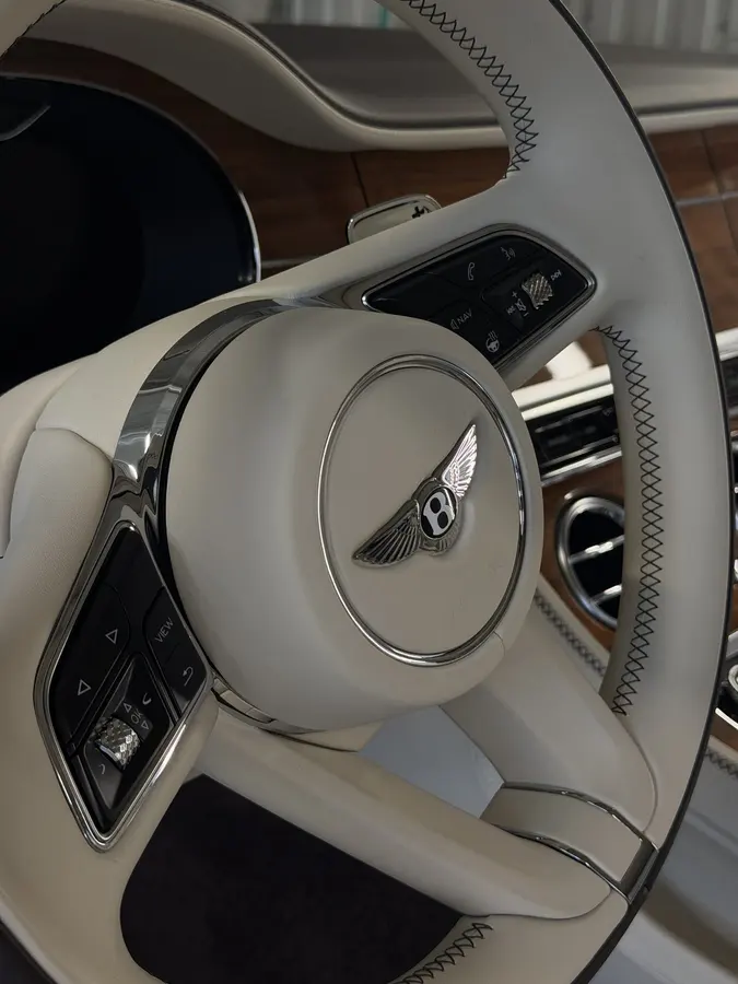 Bentley interjero detailing Vilniuje